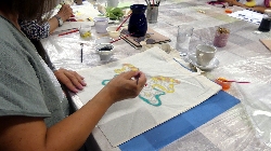 Tvorivosť nepozná vek - maľba na textil